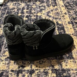 UGG Cozy Black and Gray Winter Boots